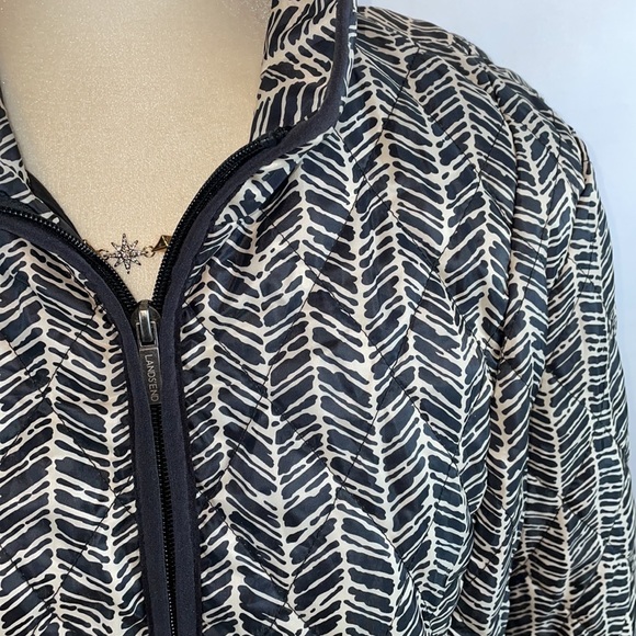 Lands’End Woman’s Jacket by Lands’End - Picture 3 of 6